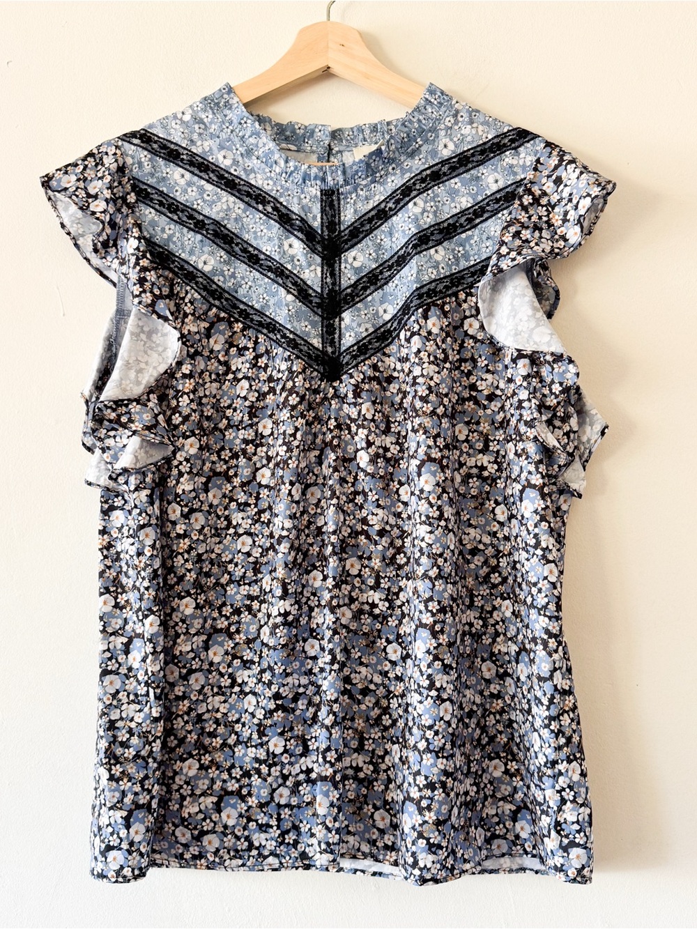 Halston Heritage Blue Floral Ruffle Sleeve Blouse Size Large